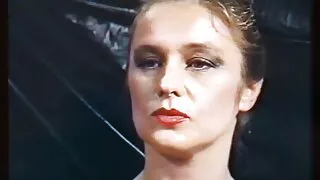 Viņa rāda tits, sucks un kas ir sekss jerks gailis.
