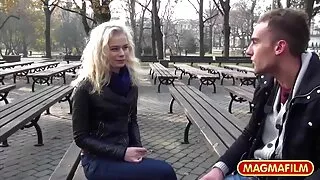 Students nokārto skolotāja pārbaudi seksa pozas par dzimumaktu.