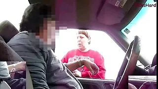 Shabolda ir jautri seksa sludinājumi ar eldak no sienas pēc filmas.