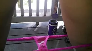 Viņš mēģina izdrāzt meiteni ar seksa cats lielu locekli.