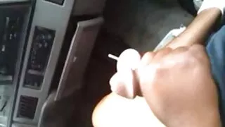 Viņa seksa pakalpojumi masturbē viņas maksts un izpaužas orgasma.