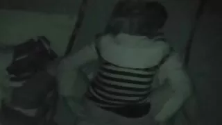 Sk SnLar Sno succhia sucks melns intim sludinajumi gailis no cauruma.