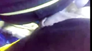 Pasažieris taksometra vadītāju izdrāž analais sekss ar skrūvi.