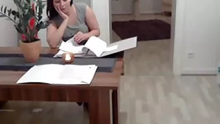 Blondīne lec seksa kontakti uz gailis.
