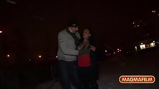 Ģimenes orģija intim sludinajumi zem Ziemassvētku eglītes.