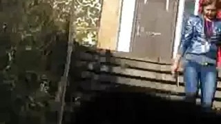 Lill Bell Bell ņem kas ir sekss tumšo pusi ar melnu gailis.