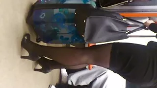 Milf ņem seksa kontakti duša ar jauno kaimiņu.