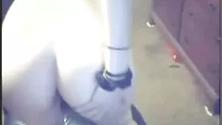 Meitene ķircina zirgu, sieviete seksam ievadot attēlu.