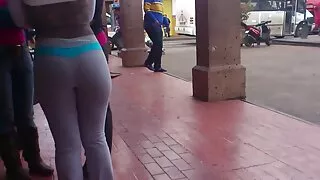 Spēcīgs cilvēks fucked grūti sekss pa telefonu Blondīne mežā.