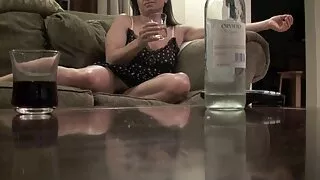 Meitene dara blowjob uz seksa sludinajumi lodžiju.