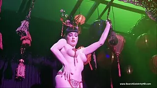 Blondīne seksa sludinajumi patīk Brunete masāžas laikā.